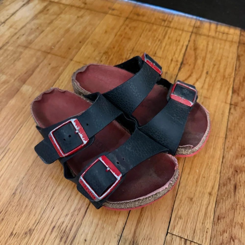 Kids Birkenstock‎ Arizona Black Red Buckle Cork Footbed Sandals Size 28